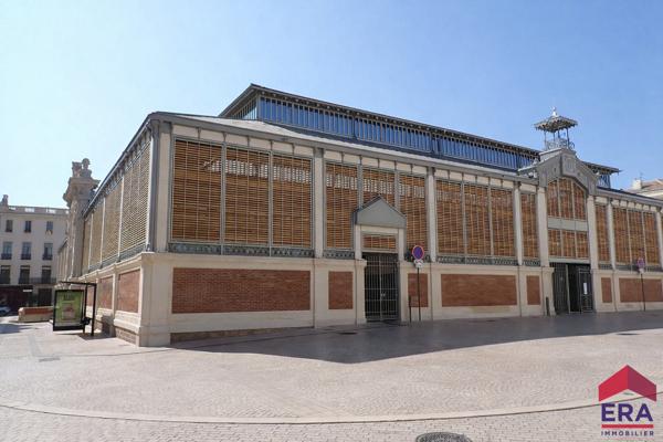 Appartement T3 rénové en hyper-centre, dans l'une des rues les plus recherchées de Béziers.