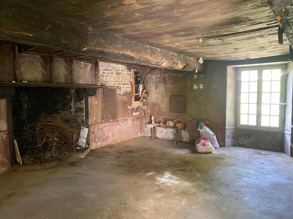 Ancien corps de ferme, 90m² au sol, terrain de plus de 2ha, Montilly sur Noireau