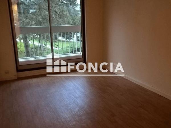 Location Studio 18.1 m² - 1 SQUARE DES POETES Verrieres Le Buisson 91370