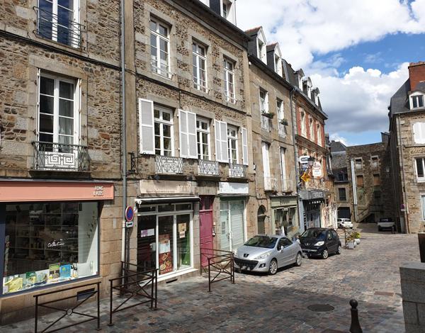 Local commercial avec appartement - Centre Bourg
