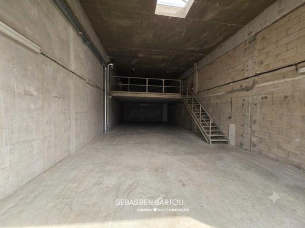 Murs commerciaux garage de 150m2