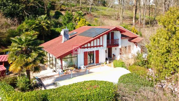 Maison familiale avec jardin, piscine et grand sous-sol à Ustaritz