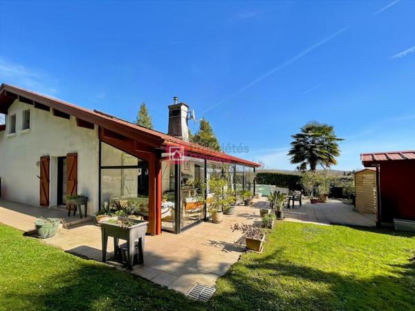 Maison familiale avec jardin, piscine et grand sous-sol à Ustaritz