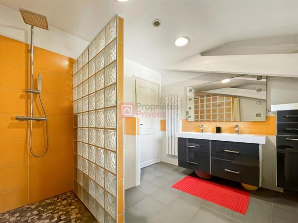 Maison familiale avec jardin, piscine et grand sous-sol à Ustaritz