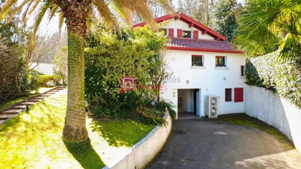 Maison familiale avec jardin, piscine et grand sous-sol à Ustaritz