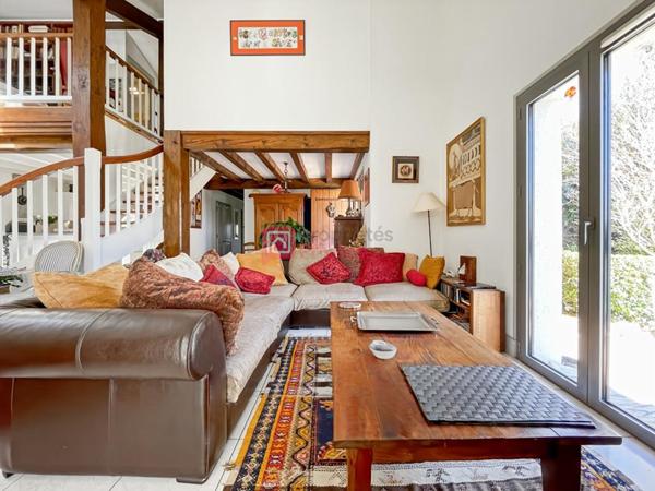 Maison familiale avec jardin, piscine et grand sous-sol à Ustaritz