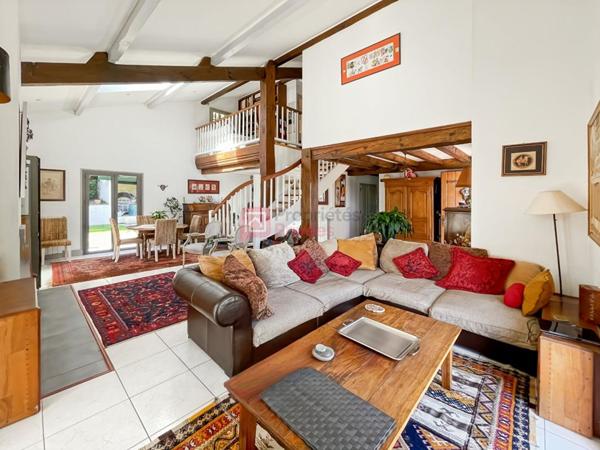 Maison familiale avec jardin, piscine et grand sous-sol à Ustaritz