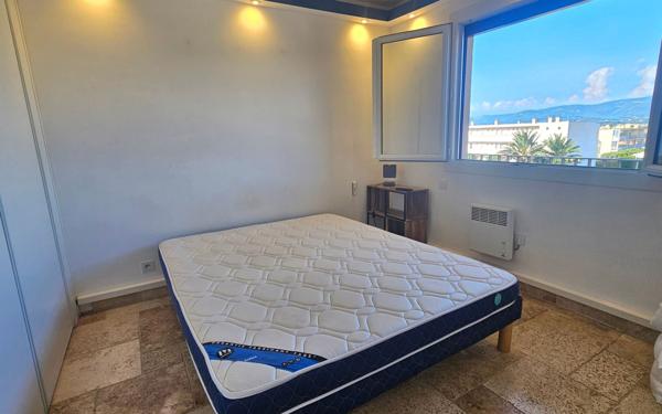 Appartement à vendre    2 pièces • 42 m2 Six-Fours-les-Plages