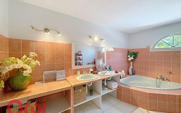 Maison à vendre    5 pièces •  Villevieille