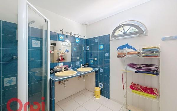 Maison à vendre    5 pièces •  Villevieille