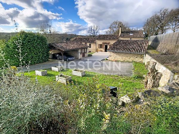 A vendre Maison Nérac 6 pièces de 160 m2 sur 7 hectares avec dépendance et piscine.