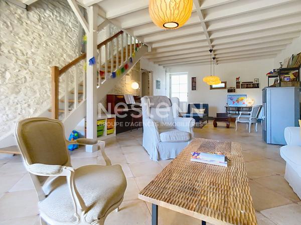 A vendre Maison Nérac 6 pièces de 160 m2 sur 7 hectares avec dépendance et piscine.