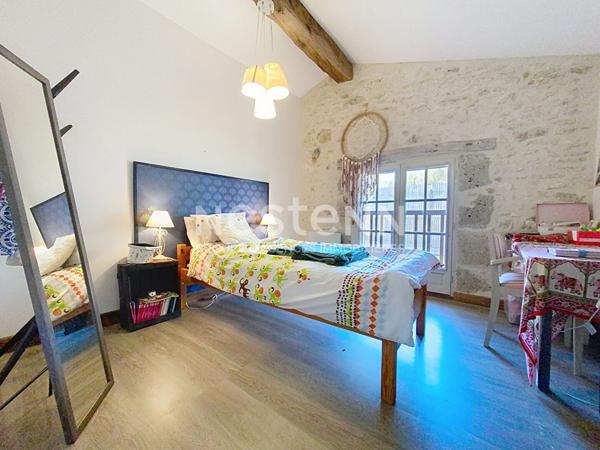 A vendre Maison Nérac 6 pièces de 160 m2 sur 7 hectares avec dépendance et piscine.