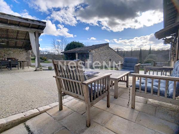 A vendre Maison Nérac 6 pièces de 160 m2 sur 7 hectares avec dépendance et piscine.