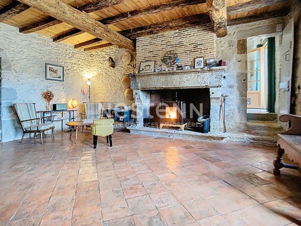 A vendre Maison Nérac 6 pièces de 160 m2 sur 7 hectares avec dépendance et piscine.