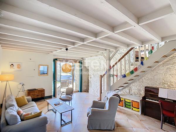 A vendre Maison Nérac 6 pièces de 160 m2 sur 7 hectares avec dépendance et piscine.