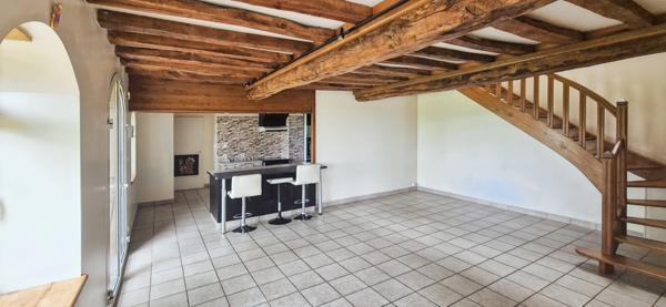 PROCHE PARAY LE MONIAL (71) - A VENDRE - Maison en pierre 5 pièces - terrain 758 m²