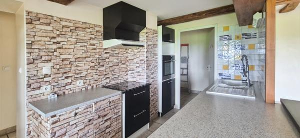 PROCHE PARAY LE MONIAL (71) - A VENDRE - Maison en pierre 5 pièces - terrain 758 m²