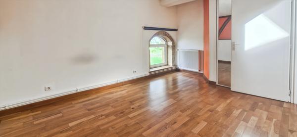 PROCHE PARAY LE MONIAL (71) - A VENDRE - Maison en pierre 5 pièces - terrain 758 m²