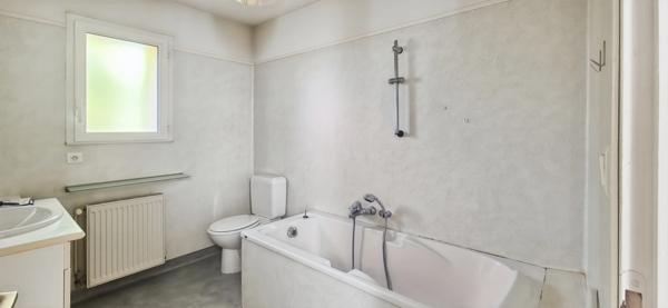 PROCHE PARAY LE MONIAL (71) - A VENDRE - Maison en pierre 5 pièces - terrain 758 m²