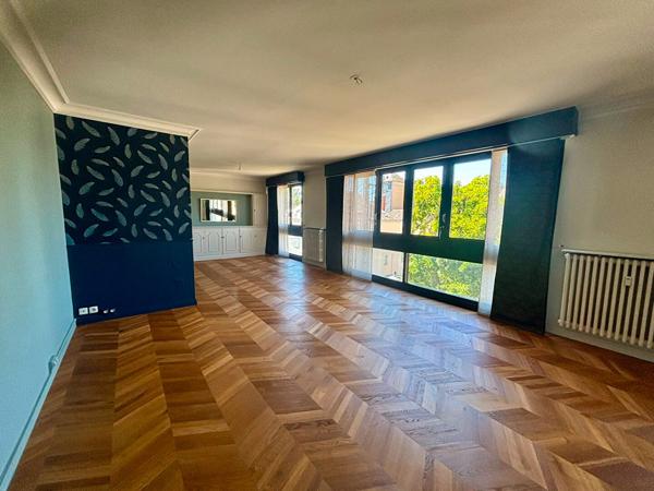 *** Appartement authentique - Laval Quartier Cathédrale ***