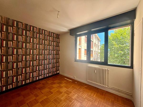 *** Appartement authentique - Laval Quartier Cathédrale ***