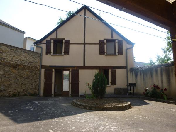Petite maison centre ville Laval