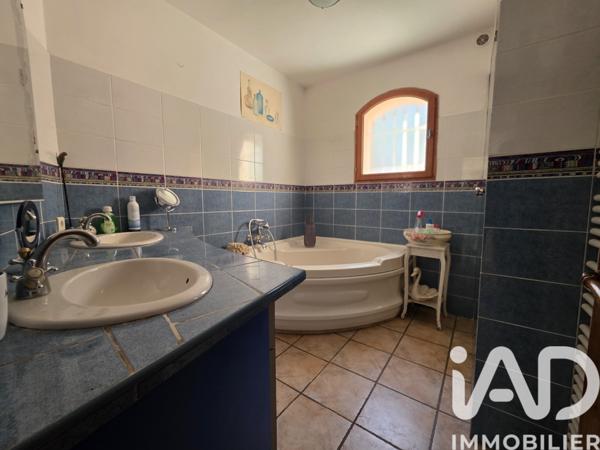 Maison à vendre 6 pièces 210 m² Caumont-sur-Durance