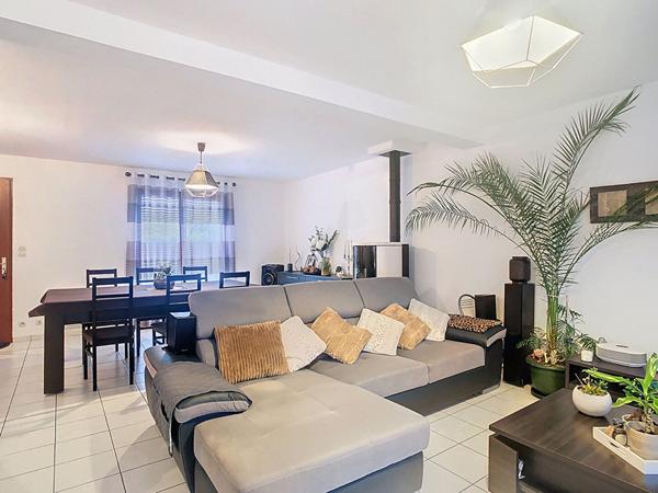 A vendre, maison de 141m2, 4 chambres, à Chateauneuf-sur Sarthe sur un terrain de plus de 2200m2