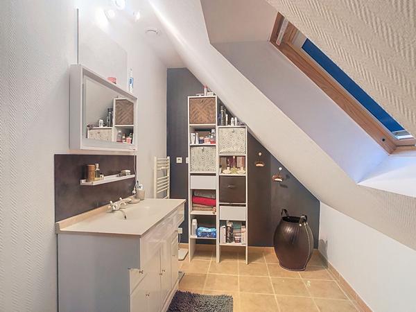 A vendre, maison de 141m2, 4 chambres, à Chateauneuf-sur Sarthe sur un terrain de plus de 2200m2