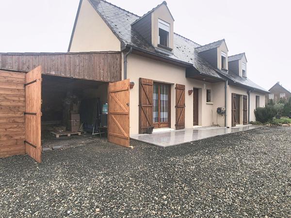 A vendre, maison de 141m2, 4 chambres, à Chateauneuf-sur Sarthe sur un terrain de plus de 2200m2
