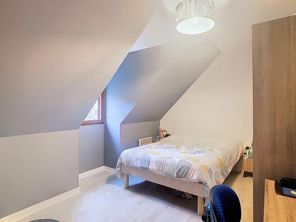 A vendre, maison de 141m2, 4 chambres, à Chateauneuf-sur Sarthe sur un terrain de plus de 2200m2