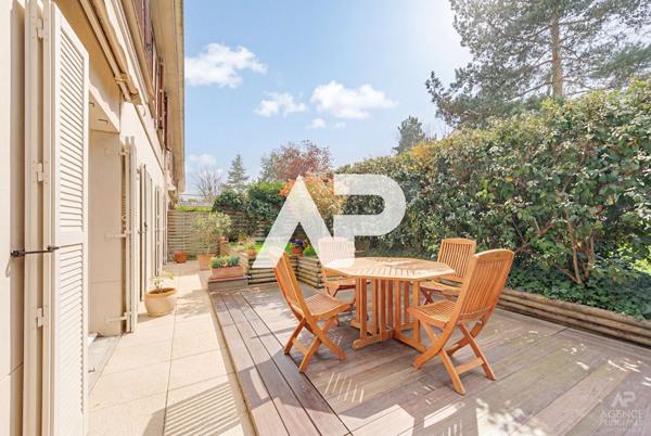 Appartement Rueil Malmaison 6 pièce(s) 131.92 m2 €800 000 ** - Référence 19833
