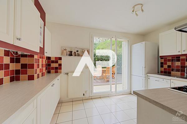 Appartement Rueil Malmaison 6 pièce(s) 131.92 m2 €800 000 ** - Référence 19833