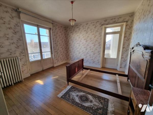 GRAY (70) MAISON D'ARCHITECTE DE 1935 SUR 871 M² DE TERRAIN