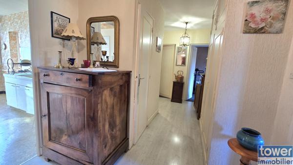 Appartement
                                                                                                                                                                                                                                                                                                                        4 pièce(s)                                                                                                                                                                                                          2 chambre(s)                                                                                                                                                                                                          97  m²