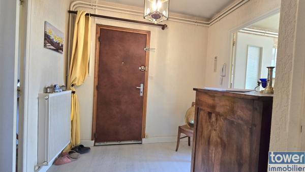 Appartement
                                                                                                                                                                                                                                                                                                                        4 pièce(s)                                                                                                                                                                                                          2 chambre(s)                                                                                                                                                                                                          97  m²