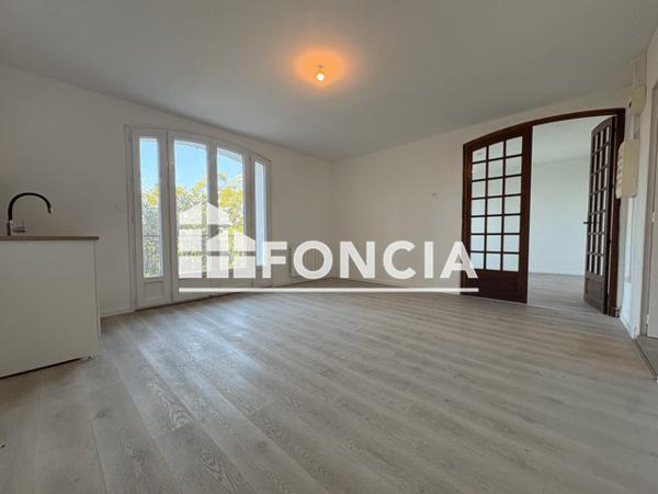 Location Appartement 3 pièces 53.4 m² - Villa Mon Plaisir 4060 Corniche Marius Escartefigue Toulon 83000
