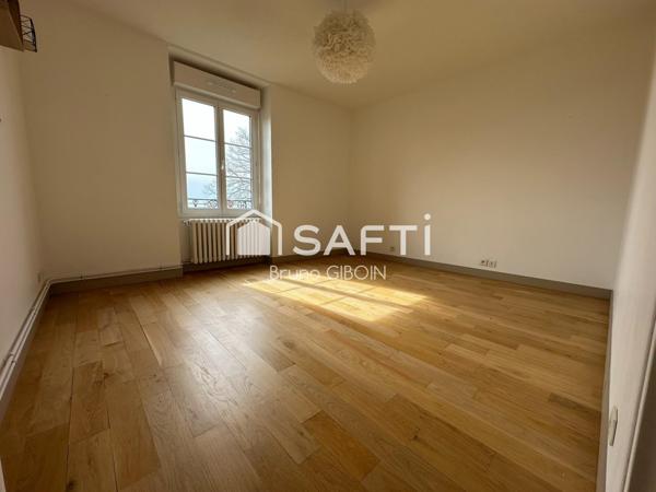 Maison Bourgeoise centre ville 208 m² avec jardin et stationnement.