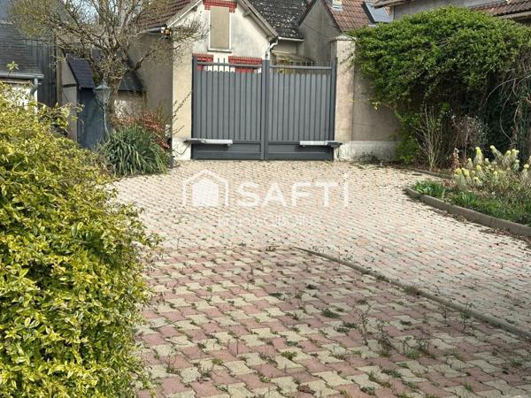 Maison Bourgeoise centre ville 208 m² avec jardin et stationnement.