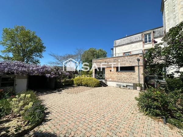 Maison Bourgeoise centre ville 208 m² avec jardin et stationnement.