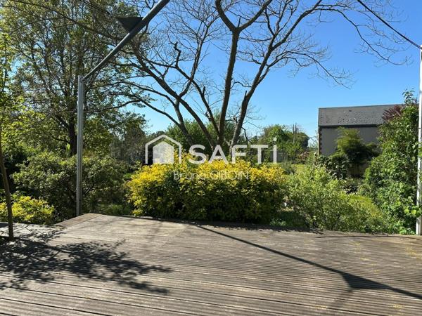 Maison Bourgeoise centre ville 208 m² avec jardin et stationnement.