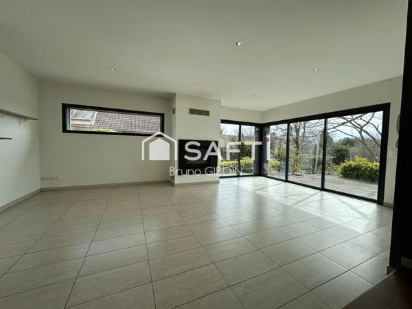 Maison Bourgeoise centre ville 208 m² avec jardin et stationnement.