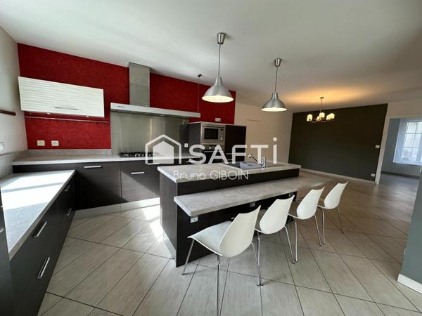 Maison Bourgeoise centre ville 208 m² avec jardin et stationnement.