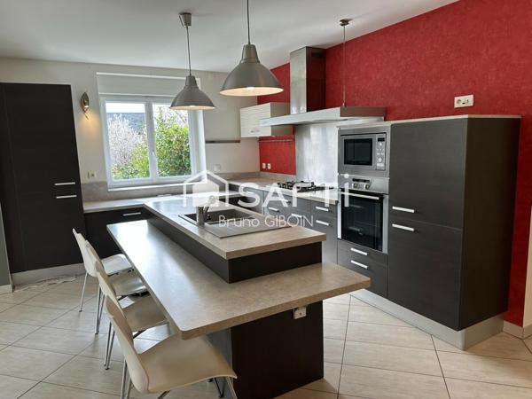 Maison Bourgeoise centre ville 208 m² avec jardin et stationnement.