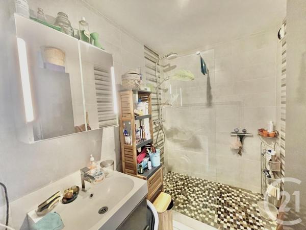 Appartement F5 à vendre  5 pièces - 98,45 m2 ST PRIEST - 69