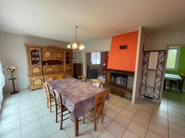 Maison Acigné 5 pièce(s) / Calme/ terrain 1300 m² / stockage / 3 chambres.