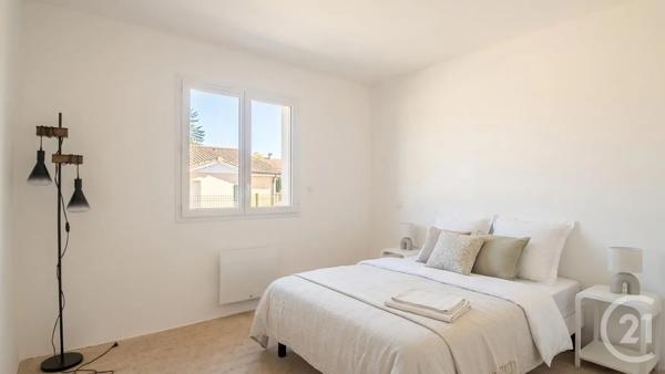 Maison à vendre  5 pièces - 91 m 2   LEOGNAN  - 33