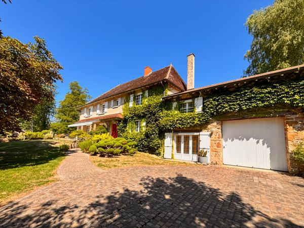 Maison à vendre 11 pièces proche de LA CLAYETTE (71) 346m² - 6 chambres - dépendances - piscine - terrain 14178 m²