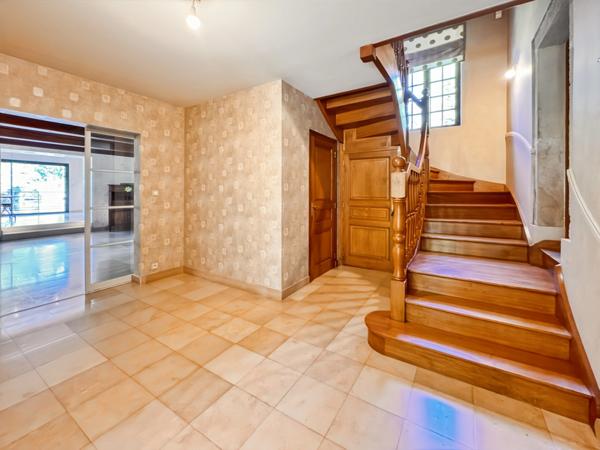 Maison à vendre 11 pièces proche de LA CLAYETTE (71) 346m² - 6 chambres - dépendances - piscine - terrain 14178 m²